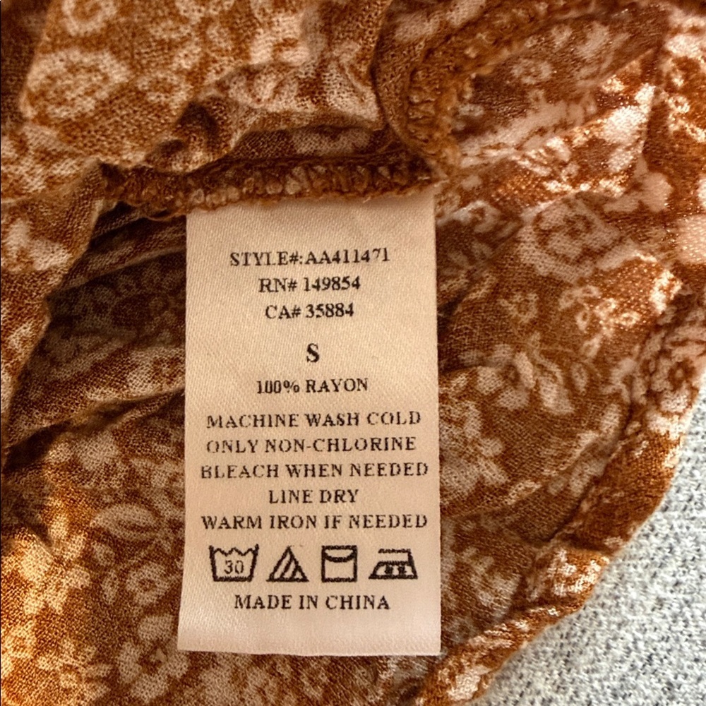 Sadie & Sage (Anthropologie) Floral Tie-Front Blouse – Size Small - Picture 4 of 5